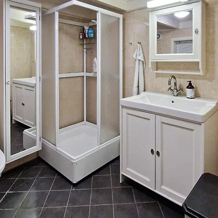 3 Bedroom Cozy In Holiday home Farsund