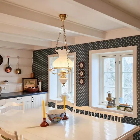 3 Bedroom Cozy In فارسوند
